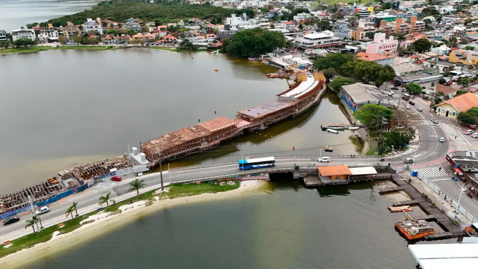 Obras na nova ponte sobre a Lagoa da Conceição, em Florianópolis