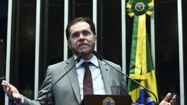 Alcolumbre repreende Plínio Valério por fala sobre “enforcar” Marina Silva