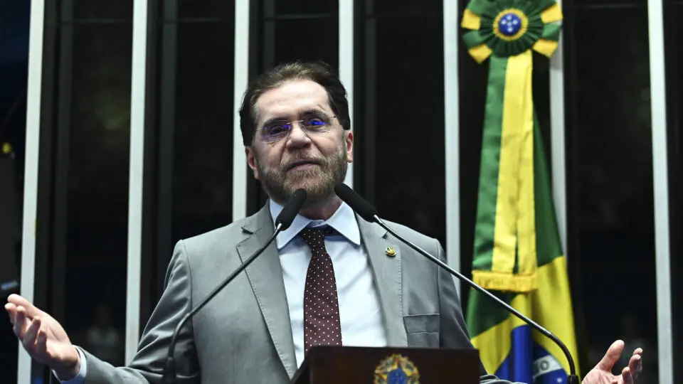 Alcolumbre repreende Plínio Valério por fala sobre “enforcar” Marina Silva