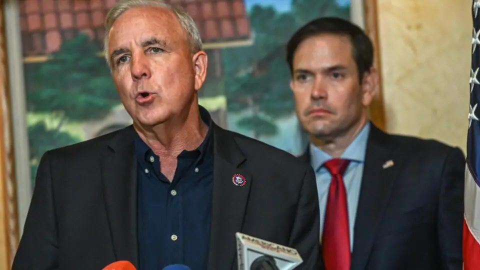 Congressista pede que EUA deportem mais de 100 pessoas ligadas ao regime de Cuba
