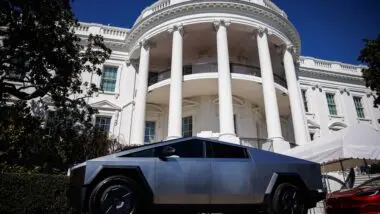 EUA processam três pessoas por ataques à Tesla e pedem até 20 anos de prisão