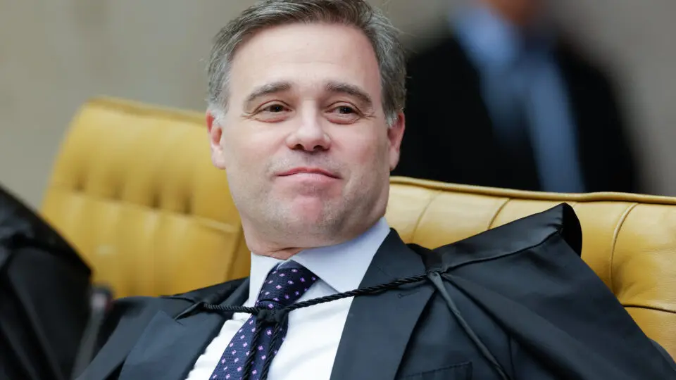 Mendonça vota pelo impedimento de Dino e Moraes para julgar Bolsonaro