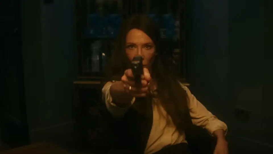 Cate Blanchett faz agente suspeita de cometer um vazamento no serviço secreto britânico