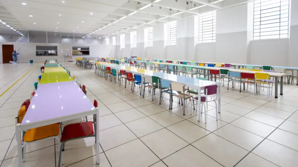 Colégio católico modelo parceria gestão compartilhada educação São Paulo
