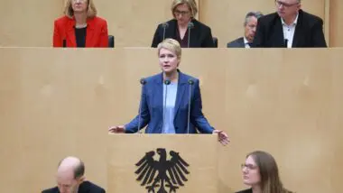 Alemanha aprova pacote trilionário para impulsionar defesa e infraestrutura