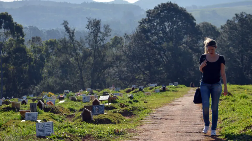 Cemitério Dom Bosco, em Perus, teve vala coletiva com mais de mil ossadas.