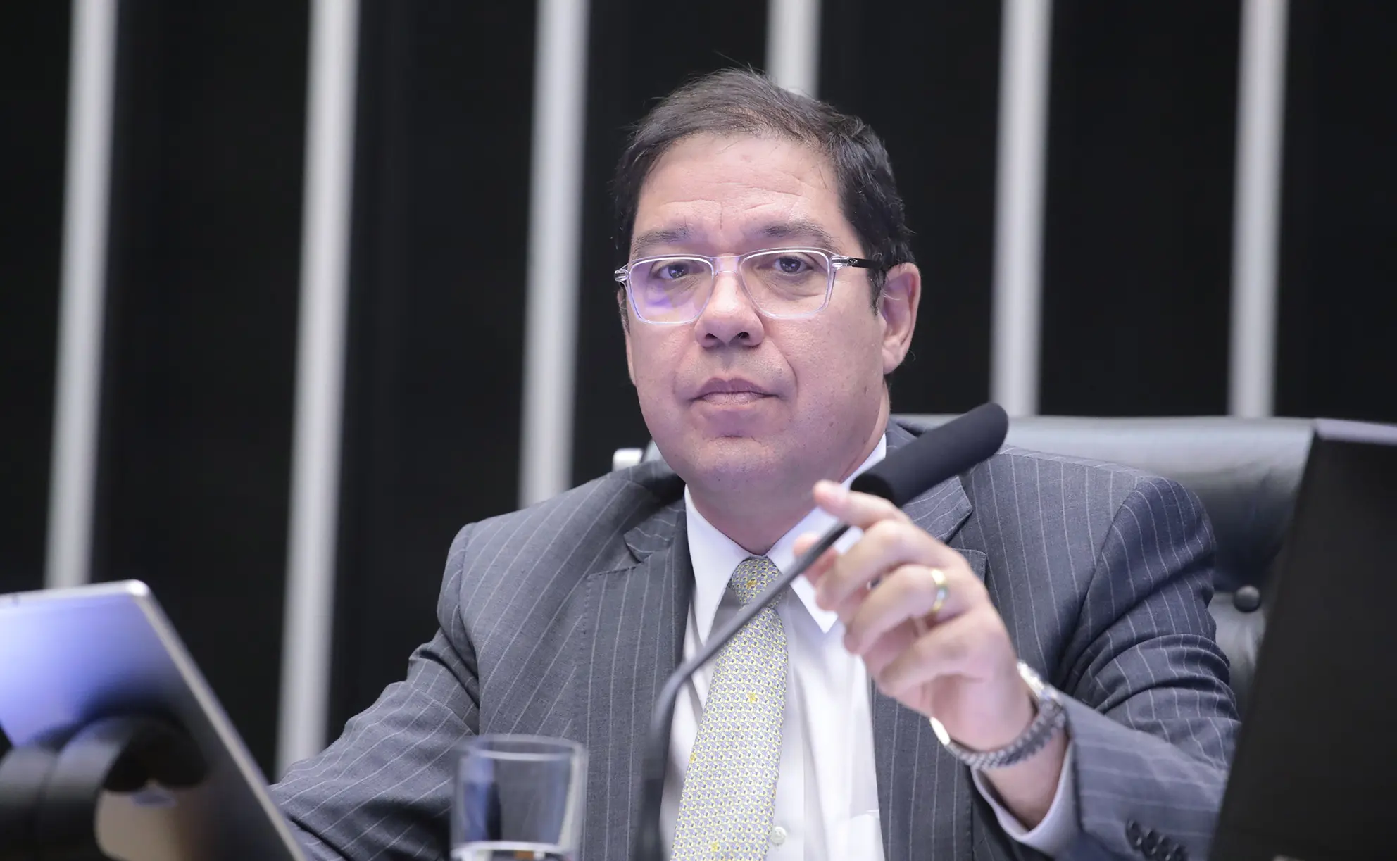 Parlamentares do PL assumem presidência da Câmara e do Senado com Motta e Alcolumbre no exterior