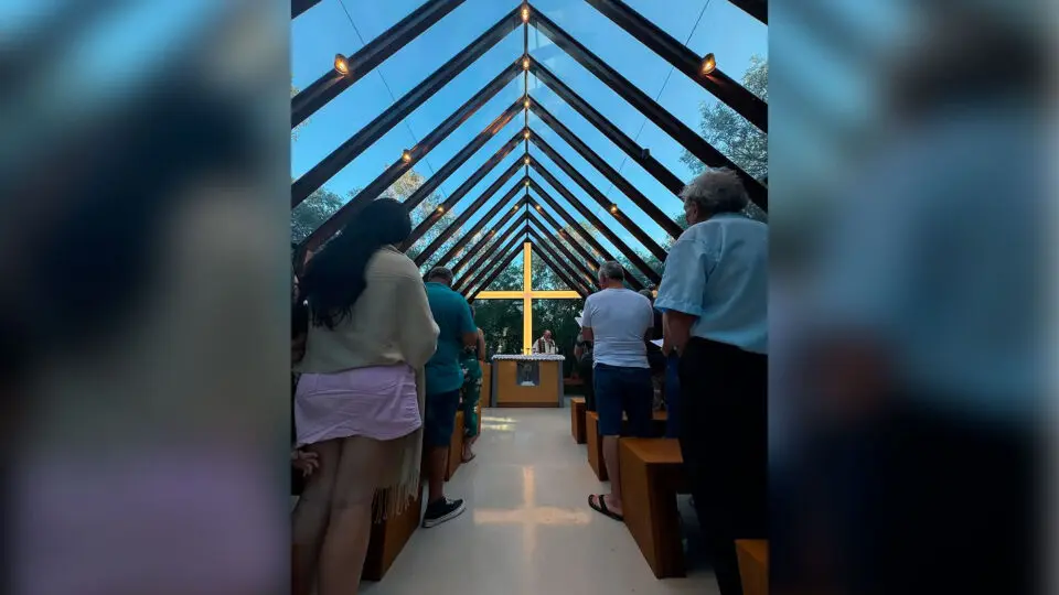 Capela de Vidro no Complexo do Cristo Protetor de Encantado