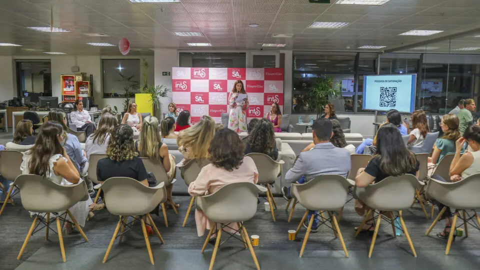 O encontro "Elas por Elas", que faz parte do projeto Nós por Elas, reúne mulheres profissionais da saúde para refletirem temáticas sensíveis para cuidar de quem cuida.