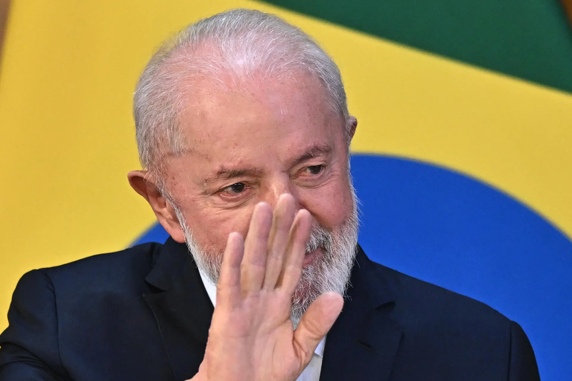 Em vez de chorar, caia na realidade, diz Lula sobre Bolsonaro virar réu no STF