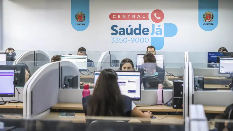 Central de Saúde Já é uma das inovações de Curitiba na área de saúde, com teleatendimento que oferece orientações e consultas para casos leves.