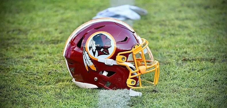 Capacete dos Redskins: escudo "cancelado" pela militância woke