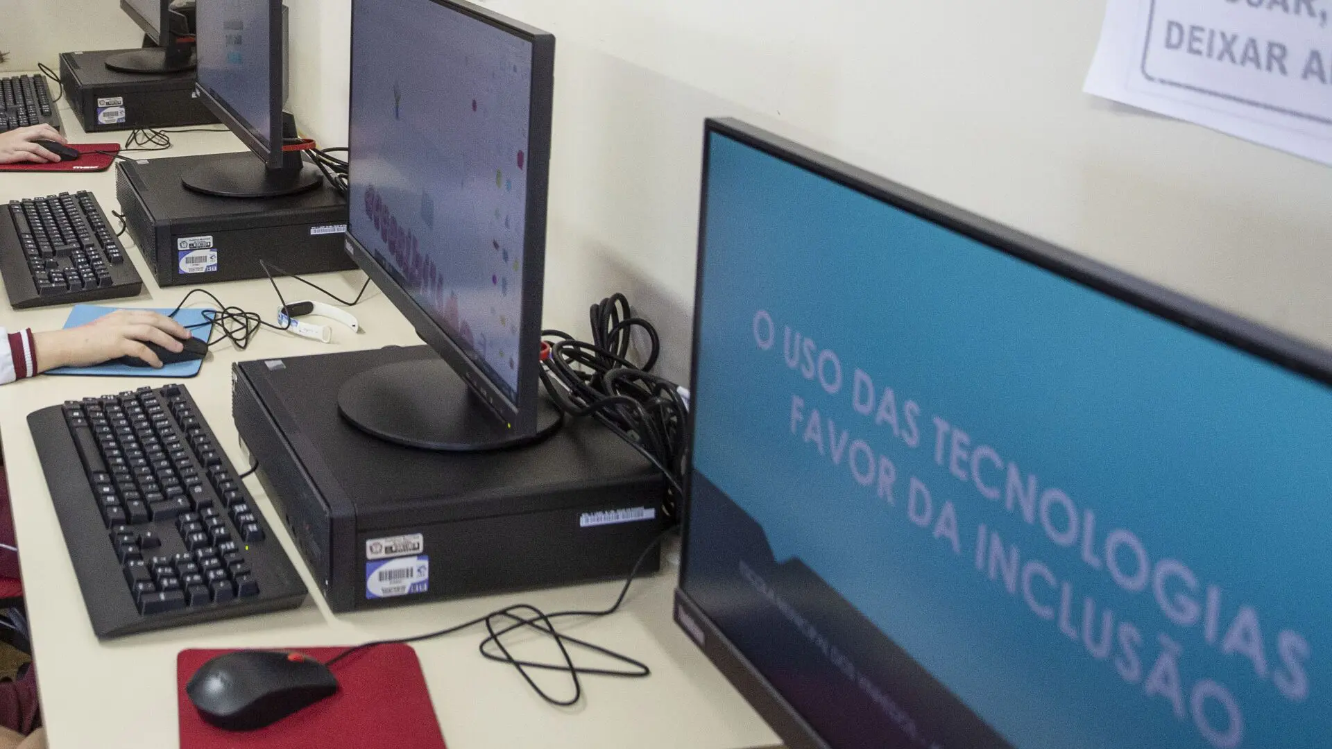 Renovação dos laboratórios de informática e espaços ‘maker’ das escolas municipais de Curitiba.