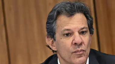 Carga tributária sobe a 32,3% do PIB em 2024, diz Tesouro