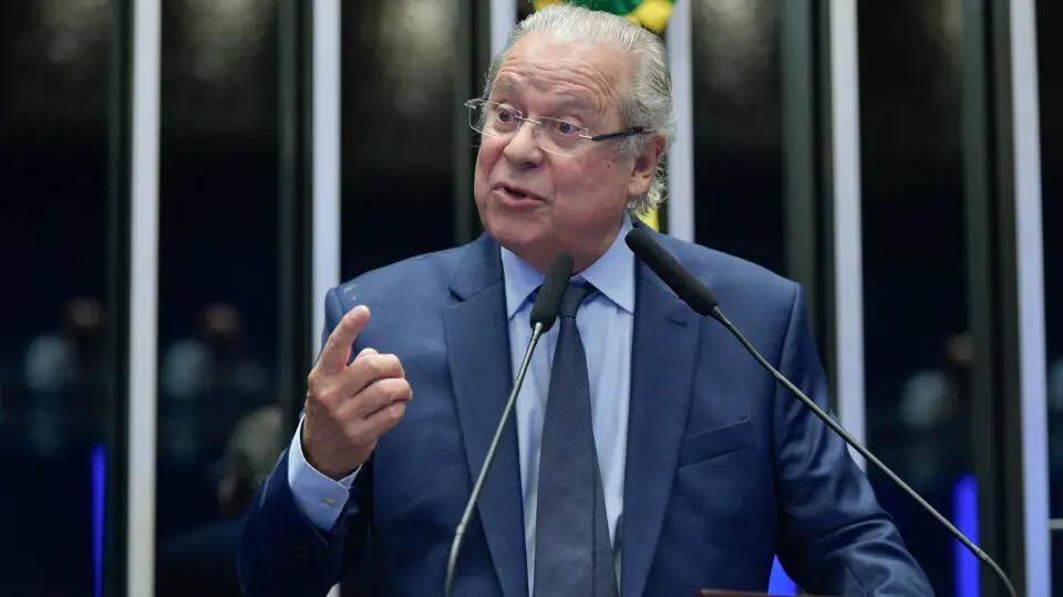“Críticos dizem que mensaleiros querem voltar; nós nunca saímos”, diz José Dirceu