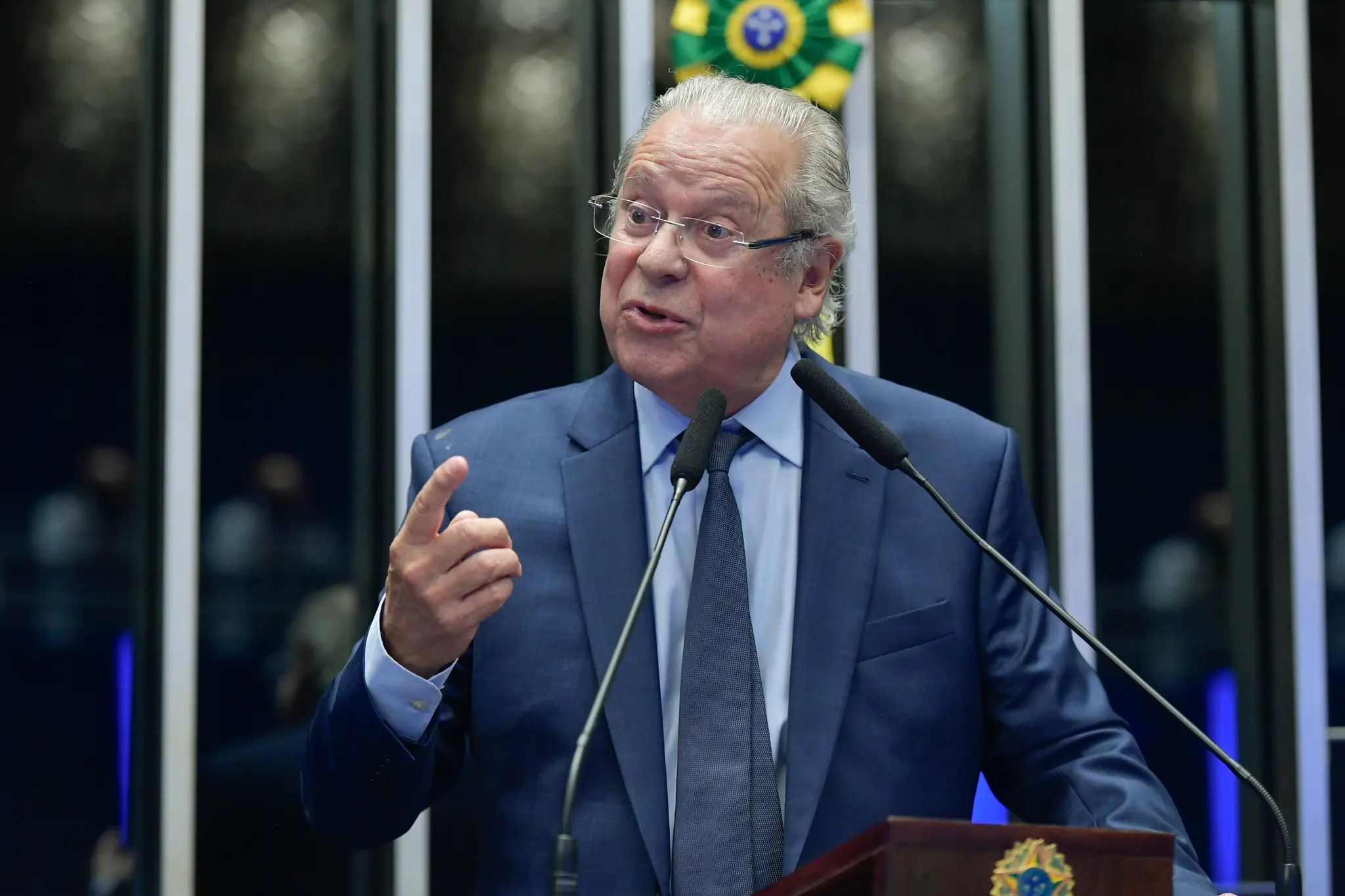 “Críticos dizem que mensaleiros querem voltar; nós nunca saímos”, diz José Dirceu