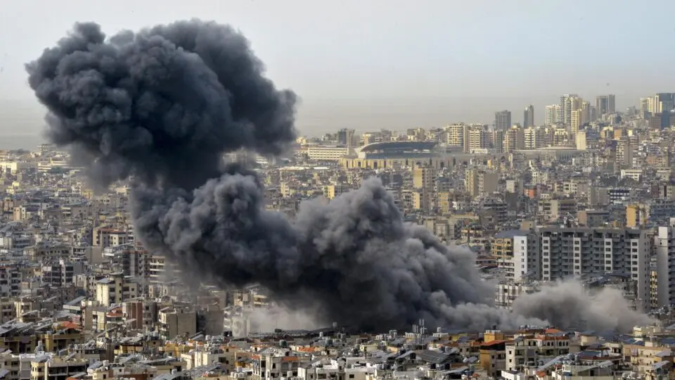 Israel bombardeia depósito de drones do Hezbollah em Beirute