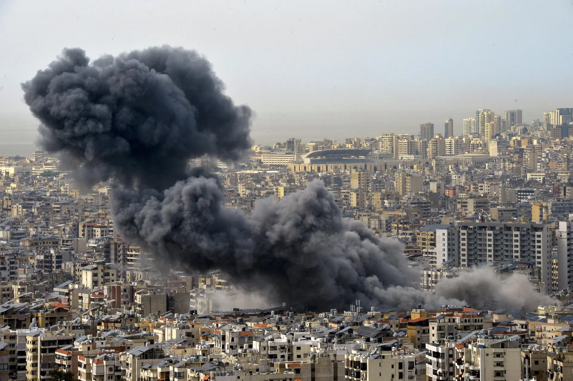 Israel bombardeia depósito de drones do Hezbollah em Beirute