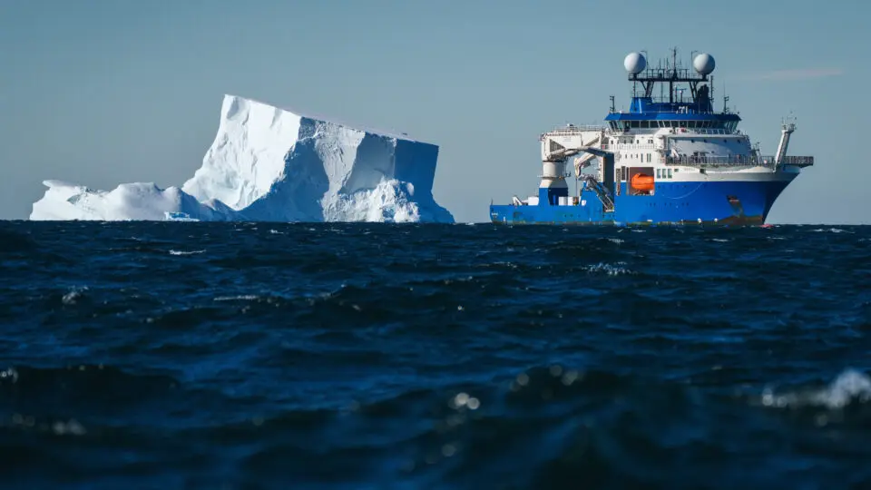 Iceberg se solta e revela ecossistema preservado por séculos nas profundezas da Antártida