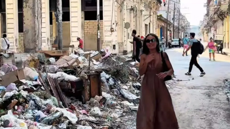 Lixo acumulado nas calçadas é uma das marcas da capital cubana.