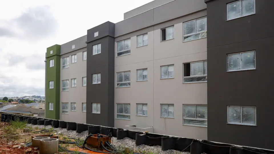 Obras do Residencial Best Life, situado no bairro Atuba. Curitiba planeja oferecer 20 mil novas unidades habitacionais.