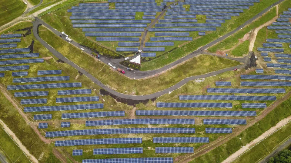 Pirâmide Solar de Curitiba busca incentivar o uso de energia solar em larga escala.