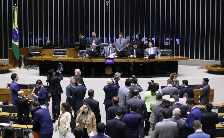 Câmara debandada do governo Lula
