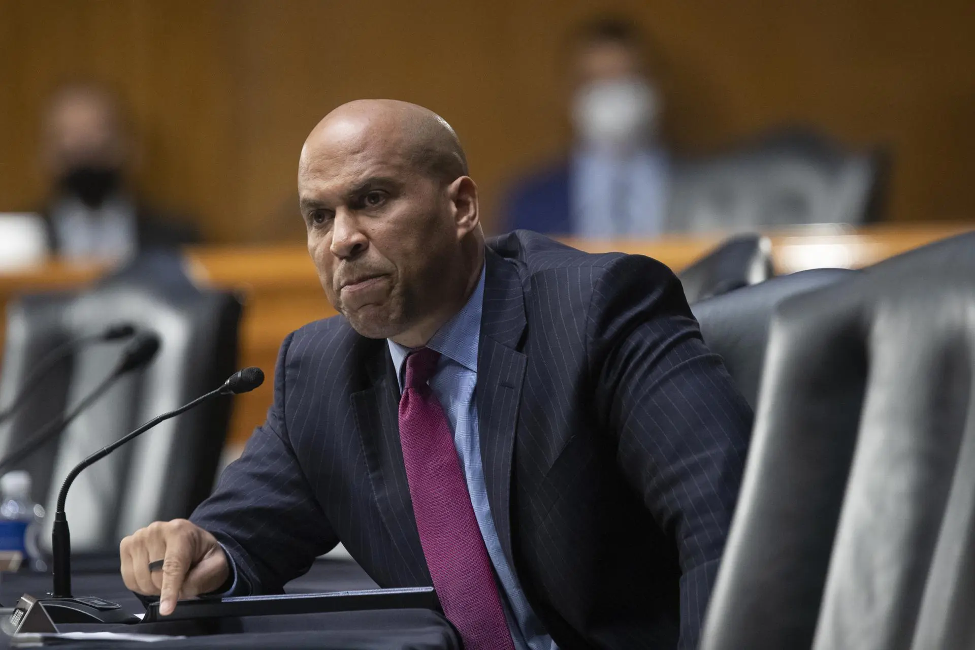 Democrata fala durante mais de 24h contra Trump e bate recorde de discurso mais longo no Senado dos EUA