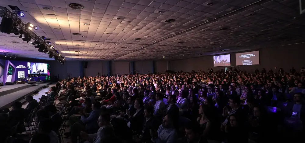 Fórum da Liberdade reúne mais de 70 palestrantes para discutir os desafios sociais, econômicos e jurídicos do Brasil.