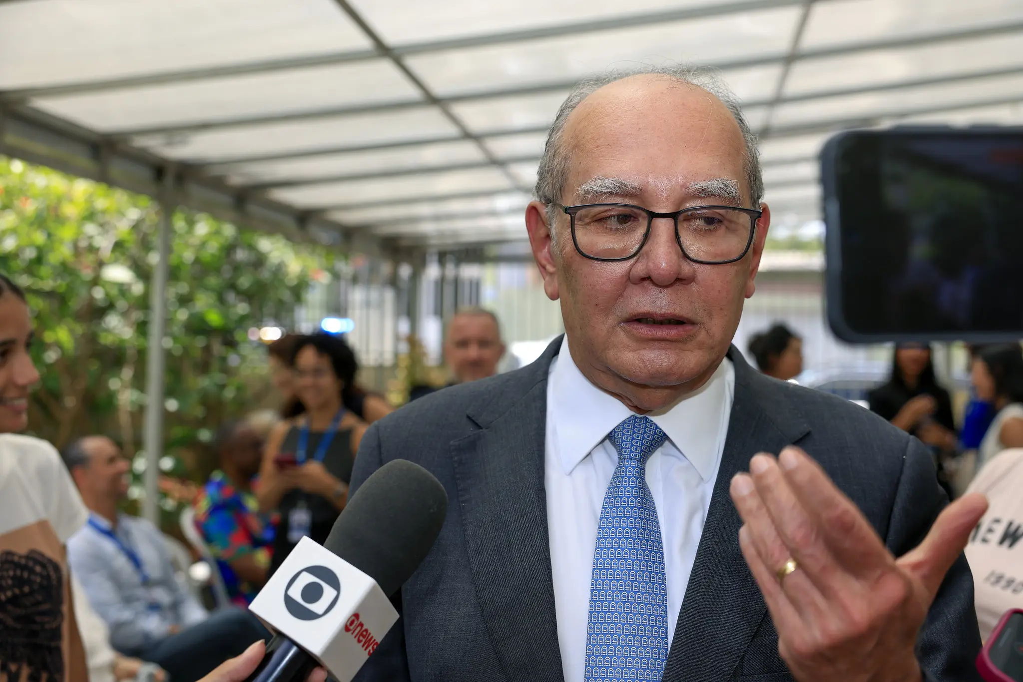 Gilmar Mendes dá entrevista durante visita ao visita o Instituto Migrações e Direitos Humanos, em Brasília, em fevereiro deste ano.
