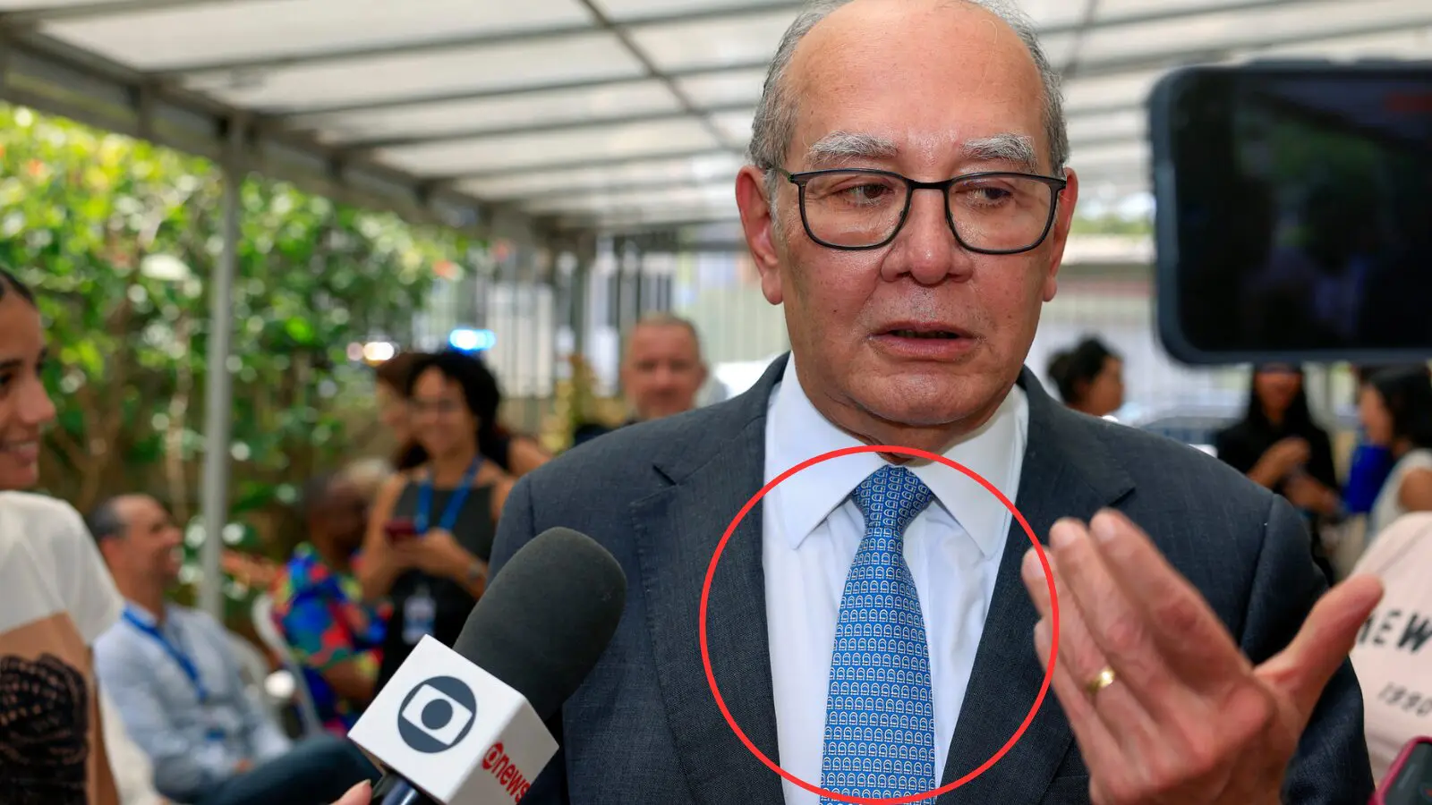 Gilmar Mendes dá entrevista durante visita ao  Instituto Migrações e Direitos Humanos, em Brasília, em fevereiro de 2025.