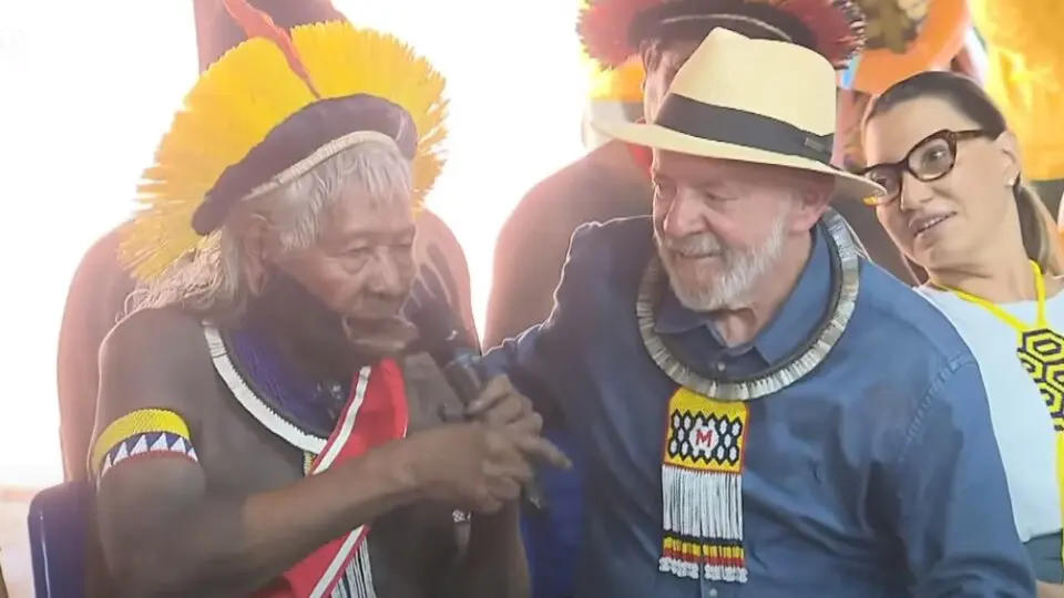 Lula e cacique Raoni