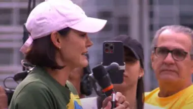 Michelle Bolsonaro cabeleireira Débora símbolo anistia