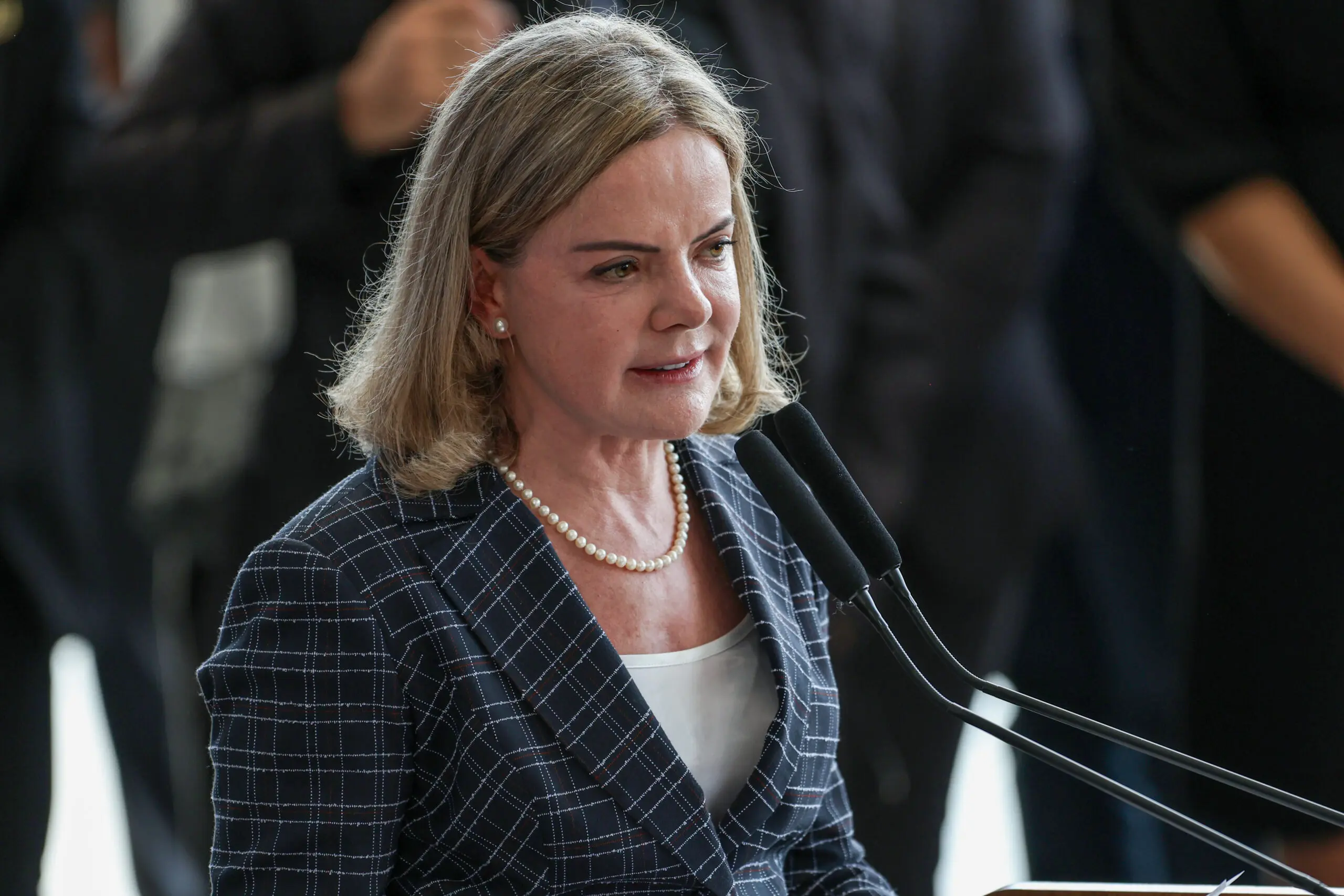 Gleisi fala sobre anistia