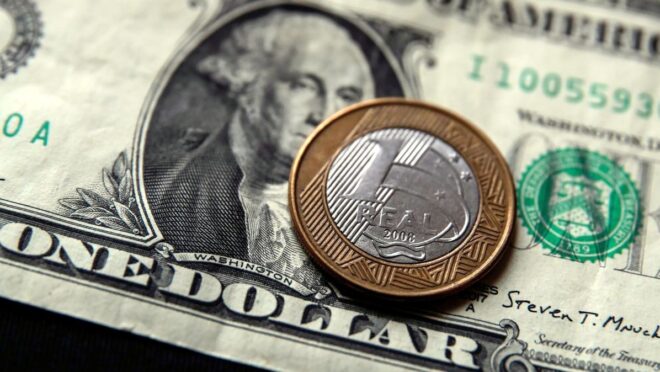 Dólar e real