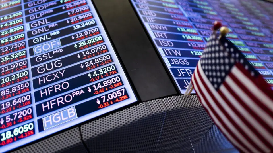 Goldman Sachs eleva risco de recessão nos EUA para 45% e JPMorgan vê “pior cenário desde a 2ª Guerra”