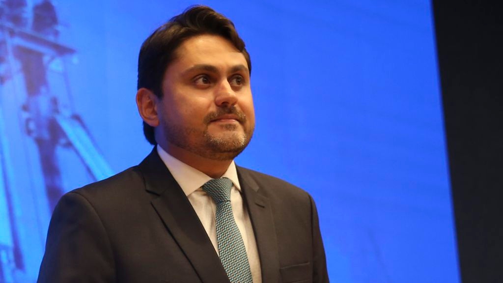 Ministro pediu demissão a pedido de Lula para evitar uma nova crise no governo, e diz que vai se dedicar à própria defesa.