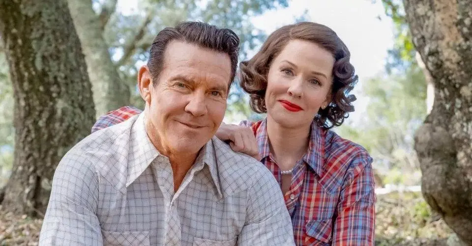 Ronald Reagan, interpretado por Dennis Quaid, e Nancy Reagan, vivida por Penelope Ann Miller, aparecem no filme Reagan.