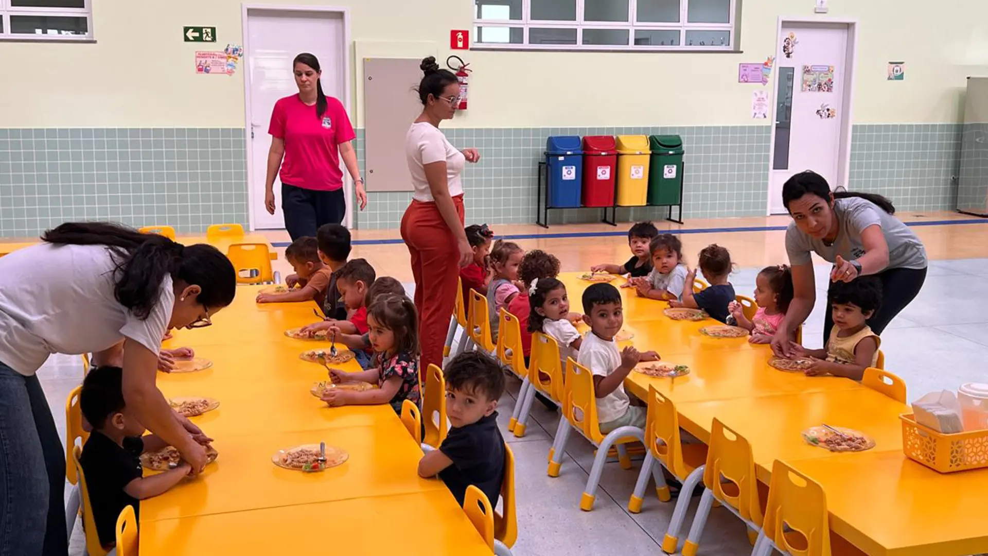 Reformas de escolas e oferta de ensino em tempo integral no CMEI Dona Brida reforça a educação infantil em Foz do Iguaçu.