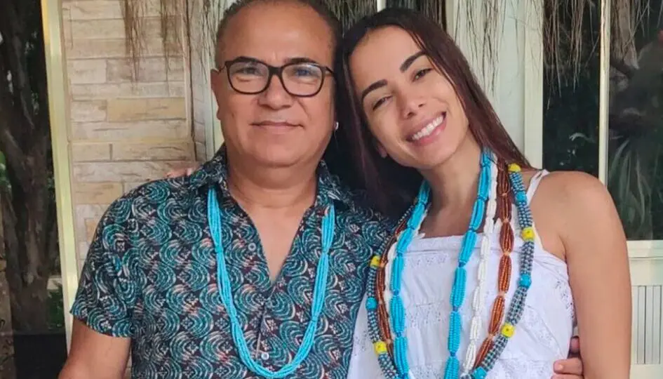 Pina e Anitta mantêm uma "ligação muito fechada" há mais de 10 anos.