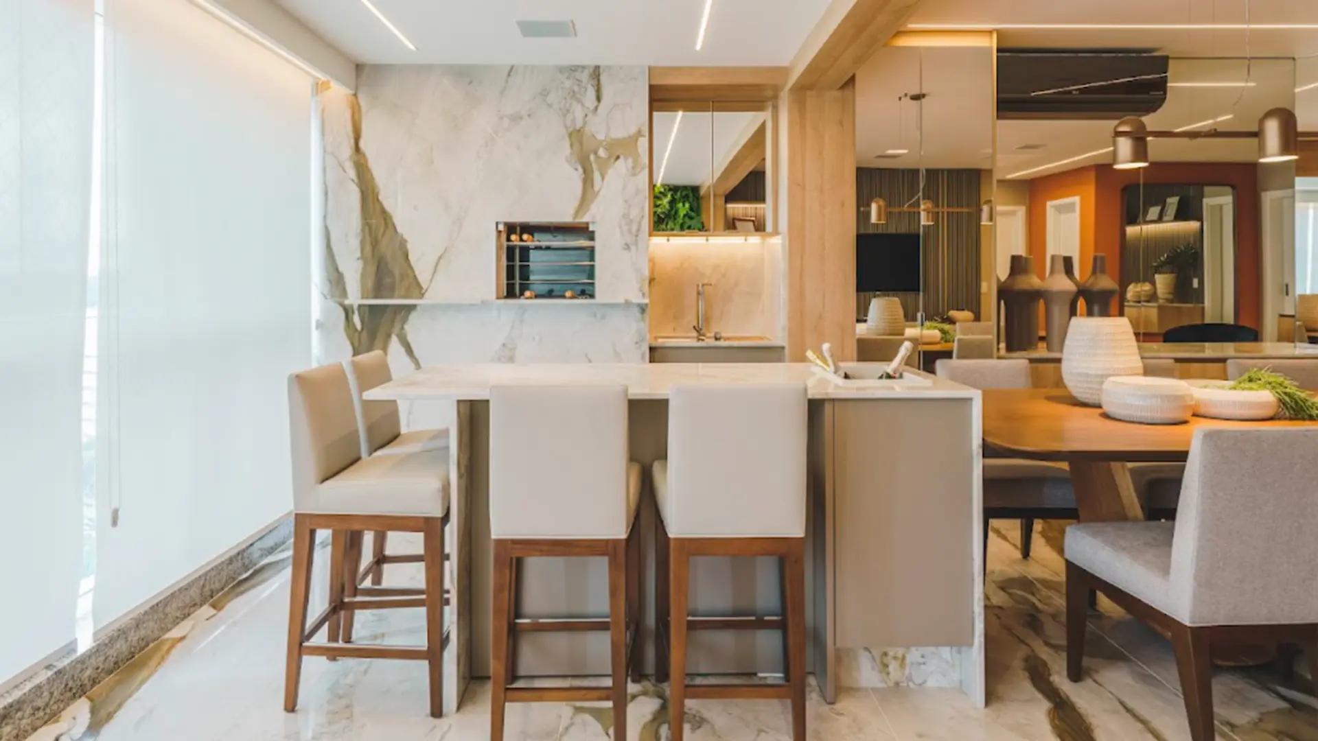 Os veios do mármore trazem uma aparência singular e impressionante. Produto: Macchia Oro PR. Arquiteta: Ana Cristina Ávila.