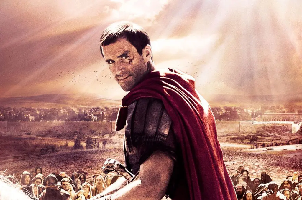 Clavius (Joseph Fiennes), cético romano, busca ressurreição