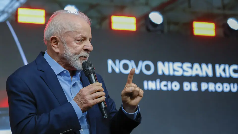 Brasil não pode depender do Bolsa Família eternamente, diz Lula
