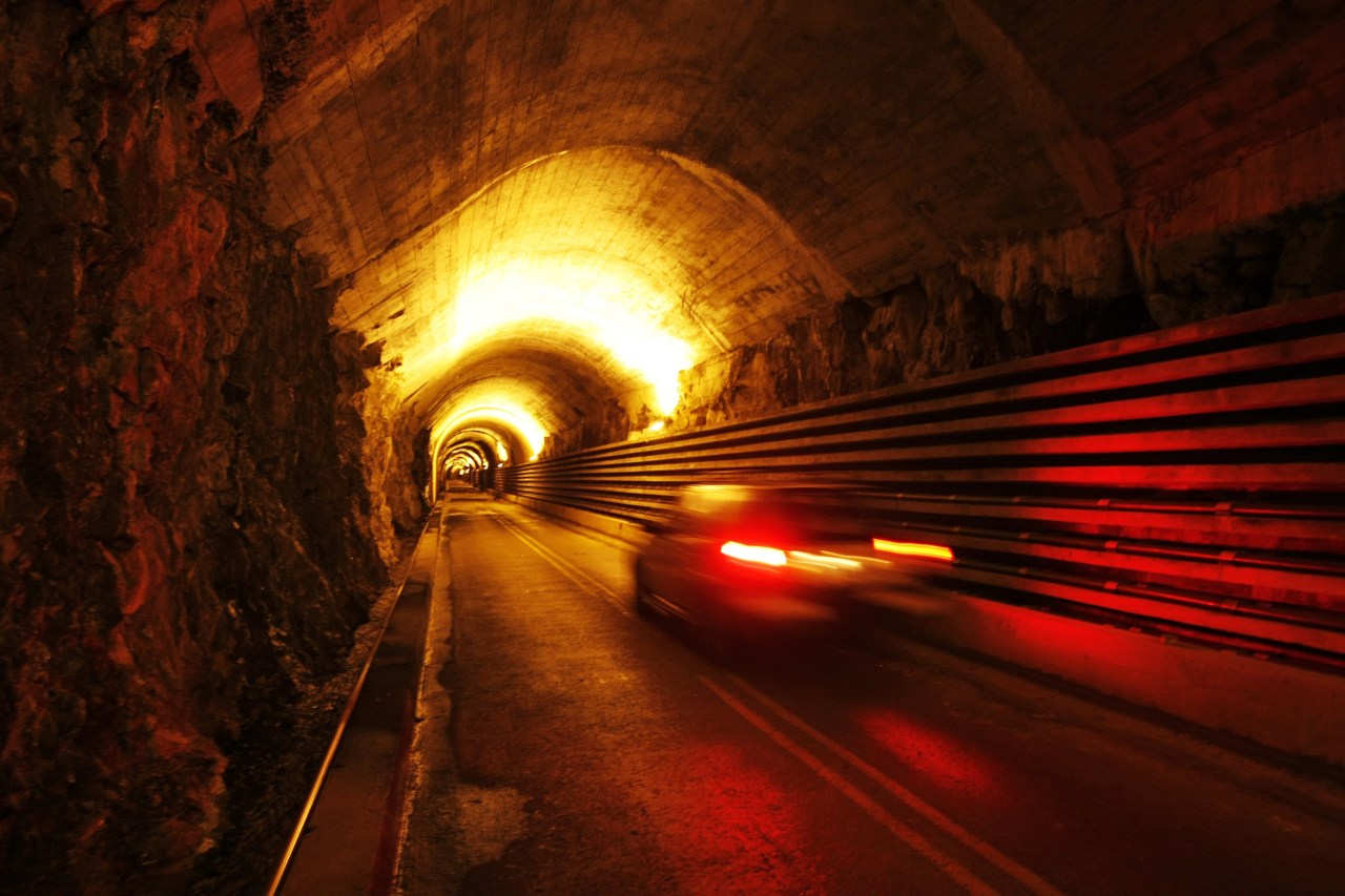 Túnel de 15 quilômetros escavado na Serra do Mar capta água da região de Curitiba para usina hidrelétrica no litoral paranaense.