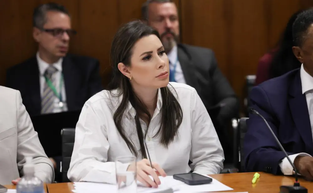 Deputada propõe PEC para ampliar liberdade de expressão