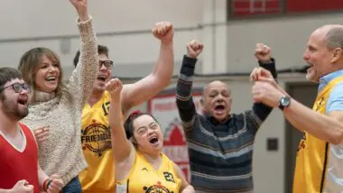 Woody Harrelson é Marcus, em "Campeões", do Prime Video