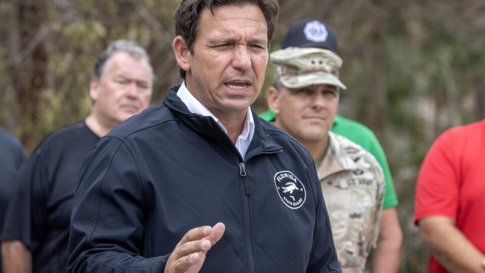 O governador da Flórida, Ron DeSantis, disse que a polícia local está atuando na resposta ao ataque à universidade estadual