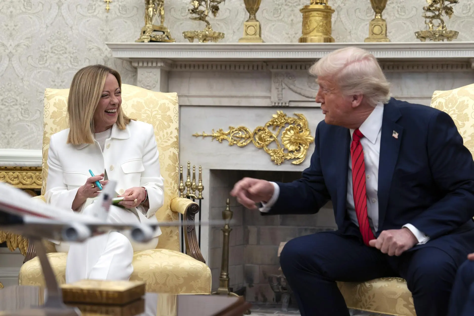 Trump e Meloni discutem tarifas, Ucrânia e prometem “tornar o Ocidente grande novamente”