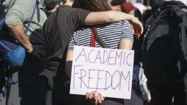 rotesto de estudantes americanos, nesta semana. contra a suposta influência de políticos conservadores na administração das universidades.