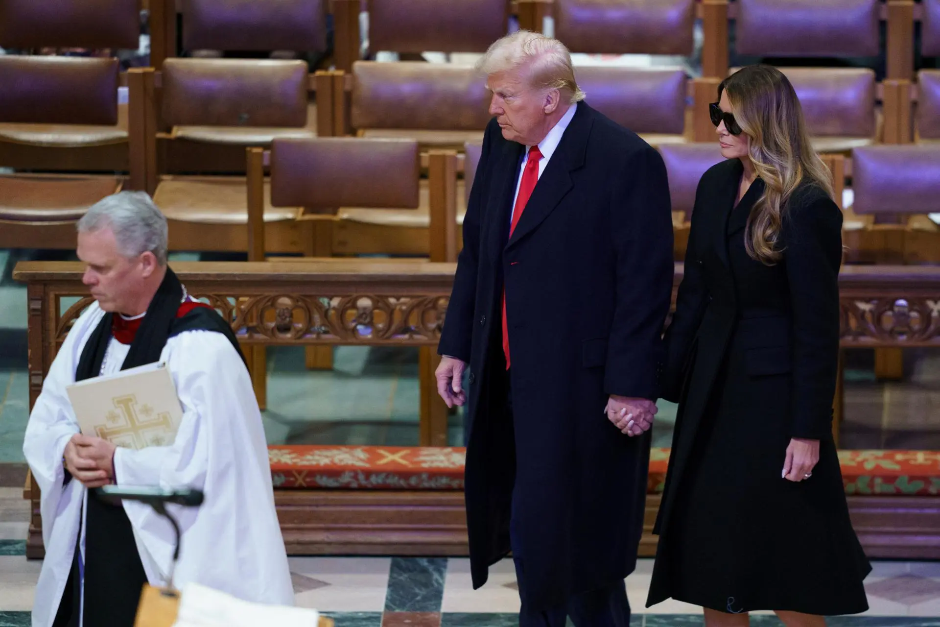 Donald e Melania Trump chegam para uma missa na Washington National Cathedral